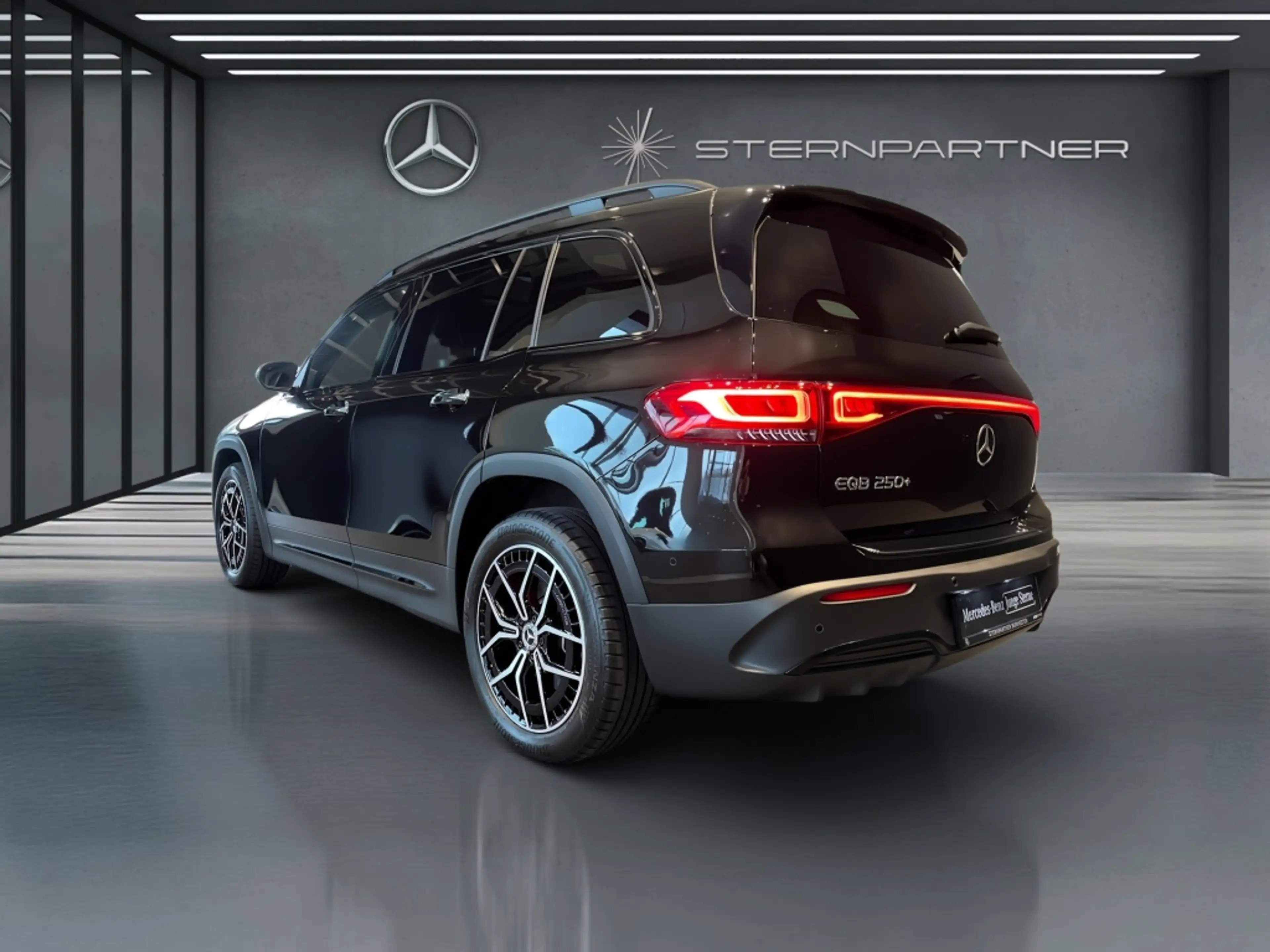 Mercedes-Benz EQB 250 + AMG+MBUX+Memory+Night+Ambiente+CarPlay — photo 9
