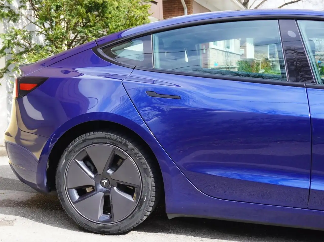Tesla Model 3 снимка Tesla Model 3