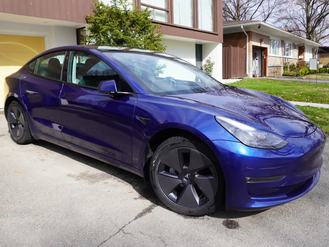 Tesla Model 3 снимка Tesla Model 3