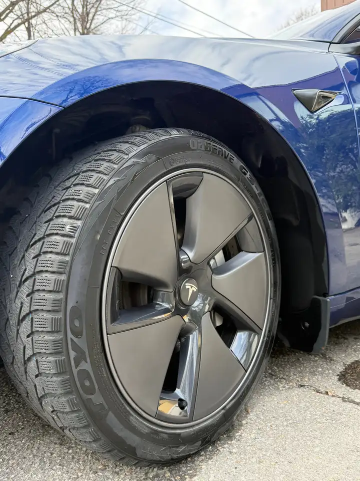 Tesla Model 3 снимка Tesla Model 3