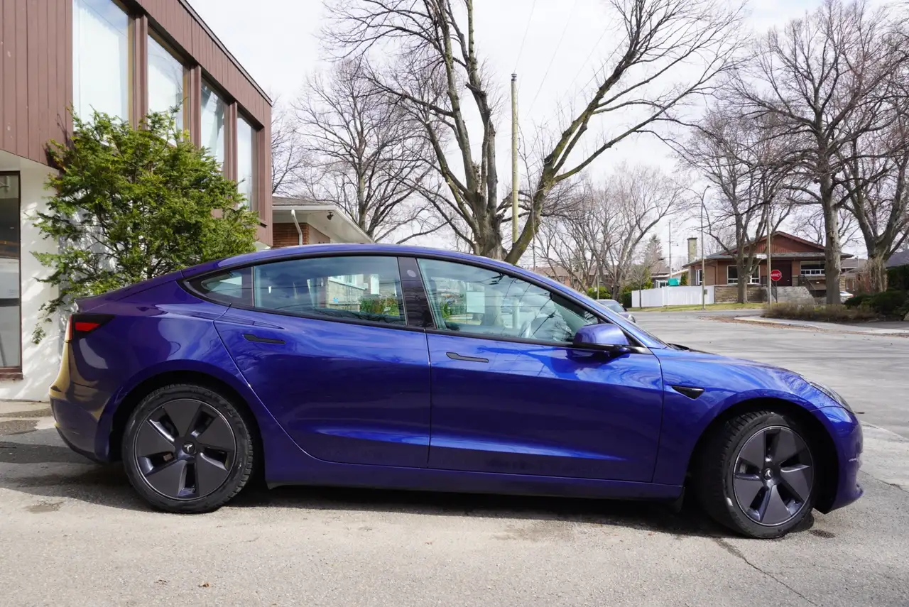 Tesla Model 3 снимка Tesla Model 3