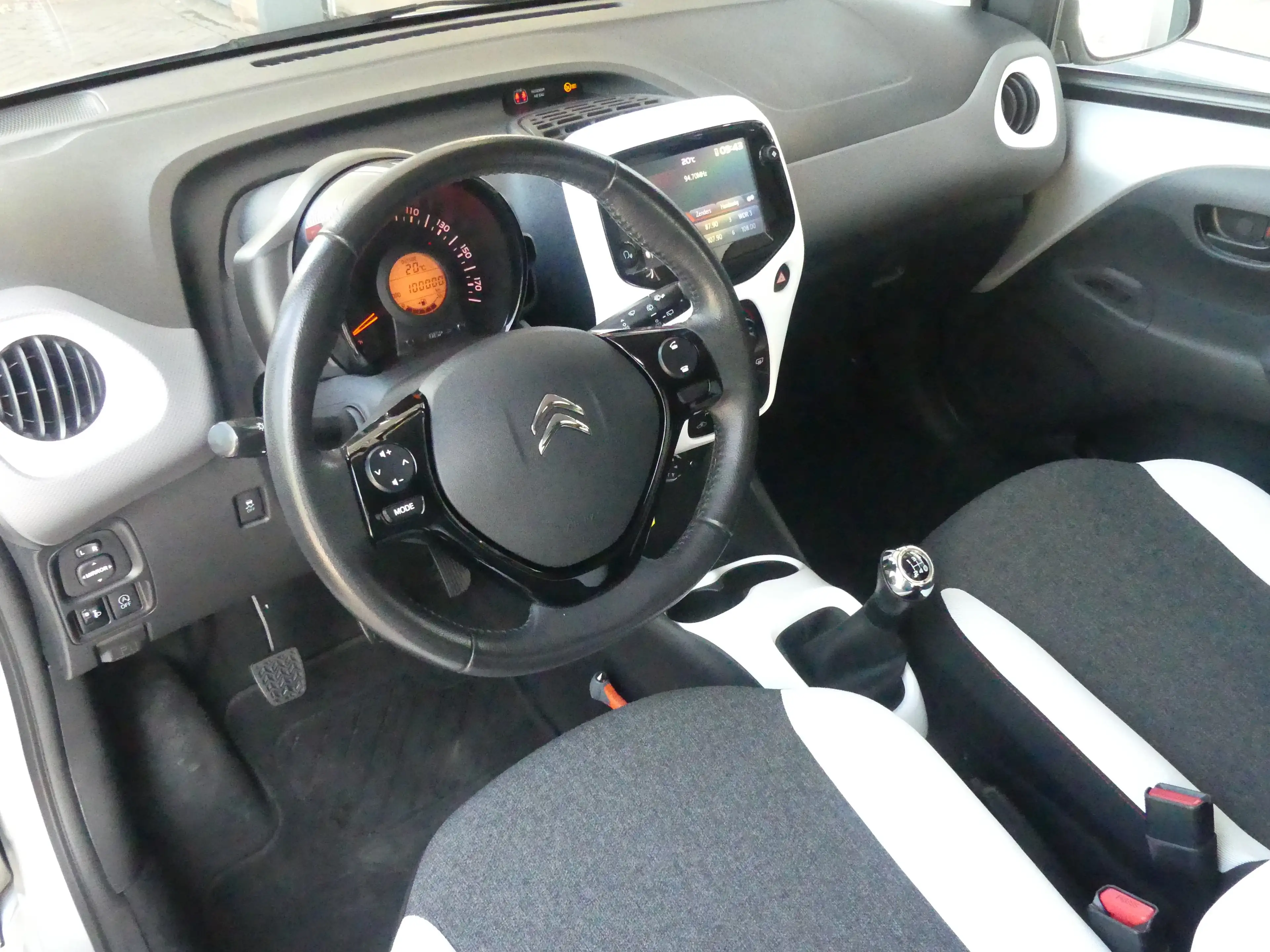 Citroen C1 1.0 VTi Millenium | CAMERA | AIRCO | APPLE CARPLAY — photo 4