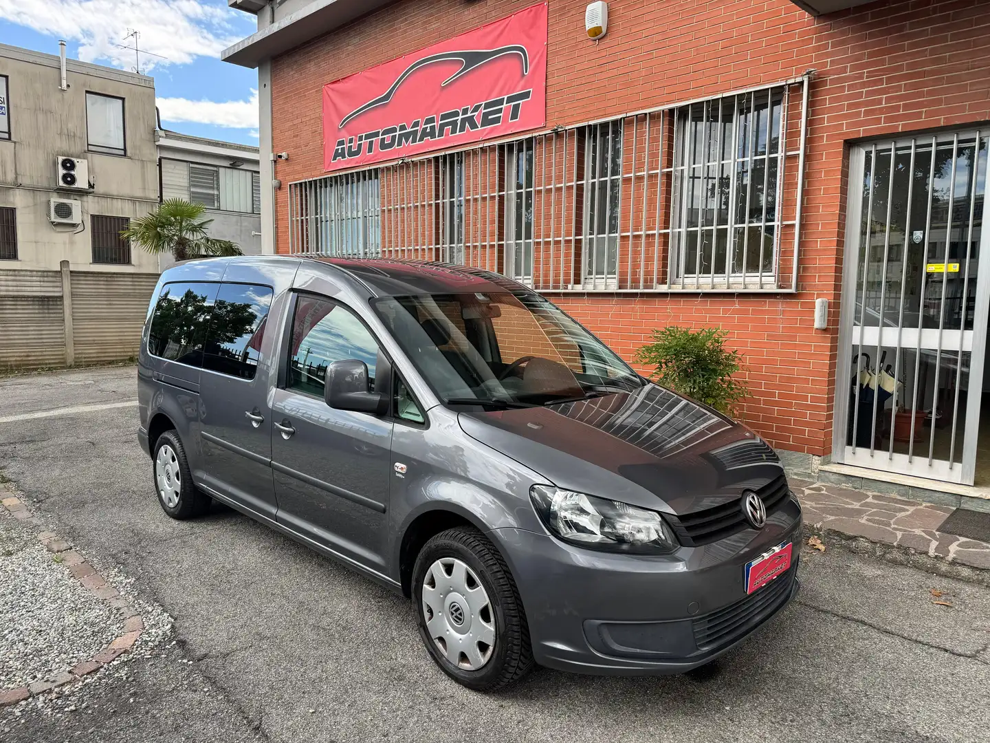 Volkswagen Caddy MAXI 1.6 TDI 102cv 7 POSTI DSG Grigio - 1