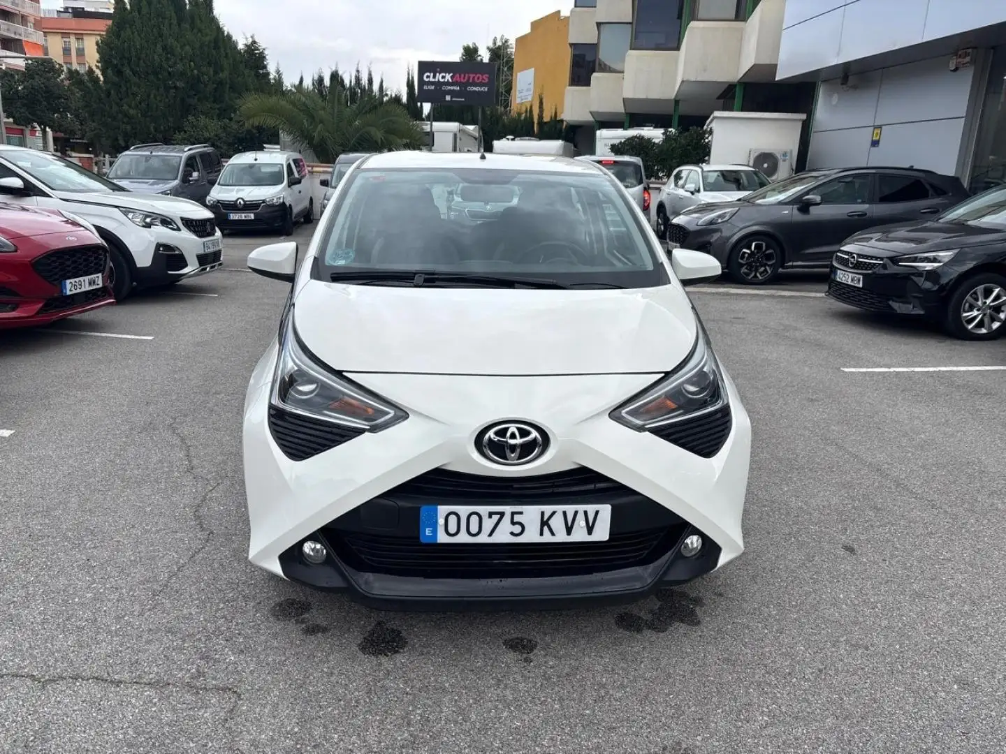 Toyota Aygo 1.0 70 x-play Automático Blanco - 2
