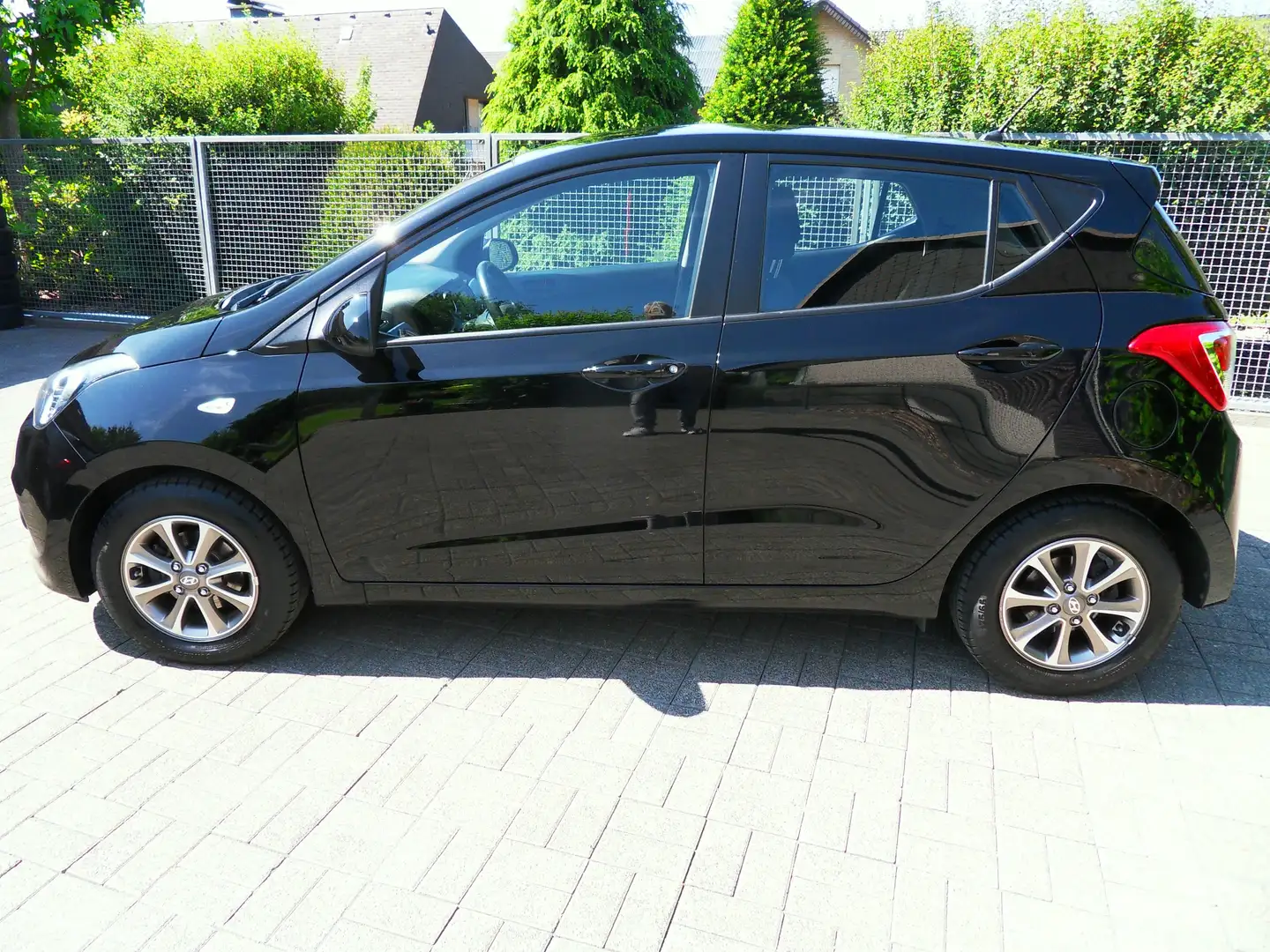 Hyundai i10 Automatik-Klima-Sitz+Lenkrad Heizung-So.+Wi.Reifen Nero - 1