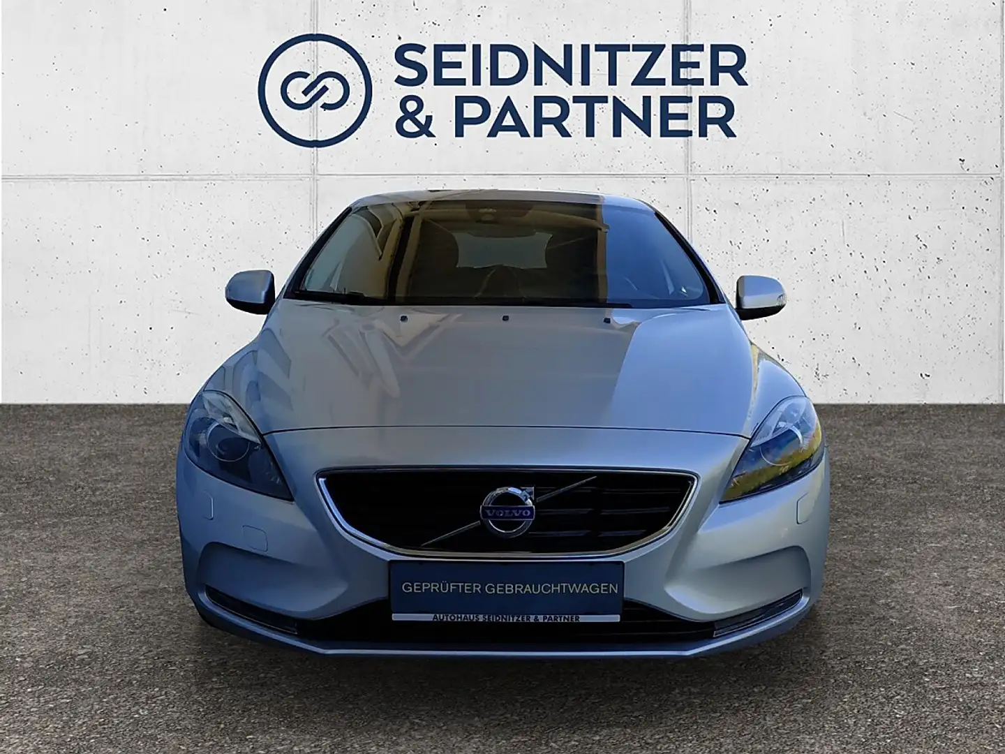 Volvo V40 D2 Kinetic Silber - 2