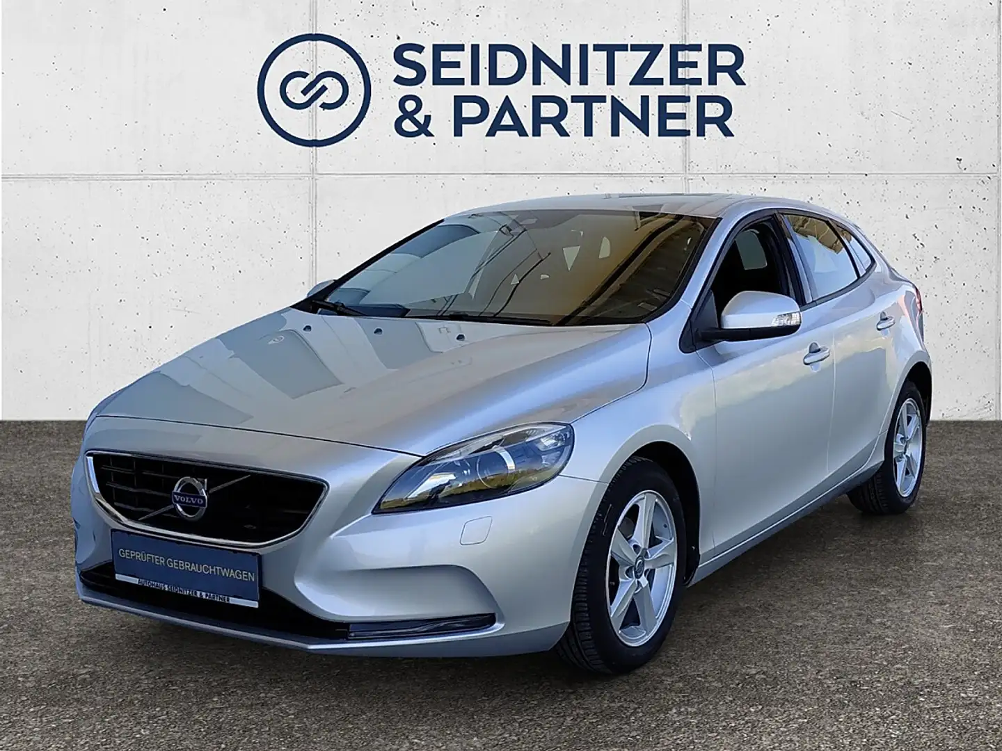 Volvo V40 D2 Kinetic Silber - 1