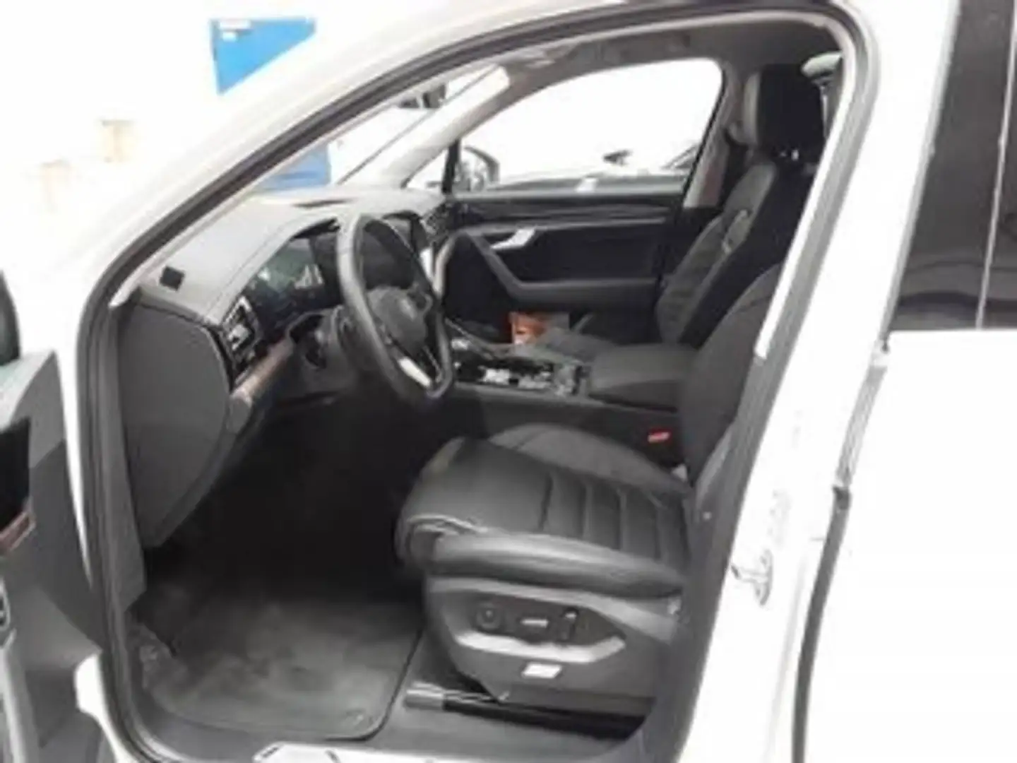 Volkswagen Touareg 3.0 4M ELEGANCE AHK LUFT IQ.DRIVE ACC APP Weiß - 2