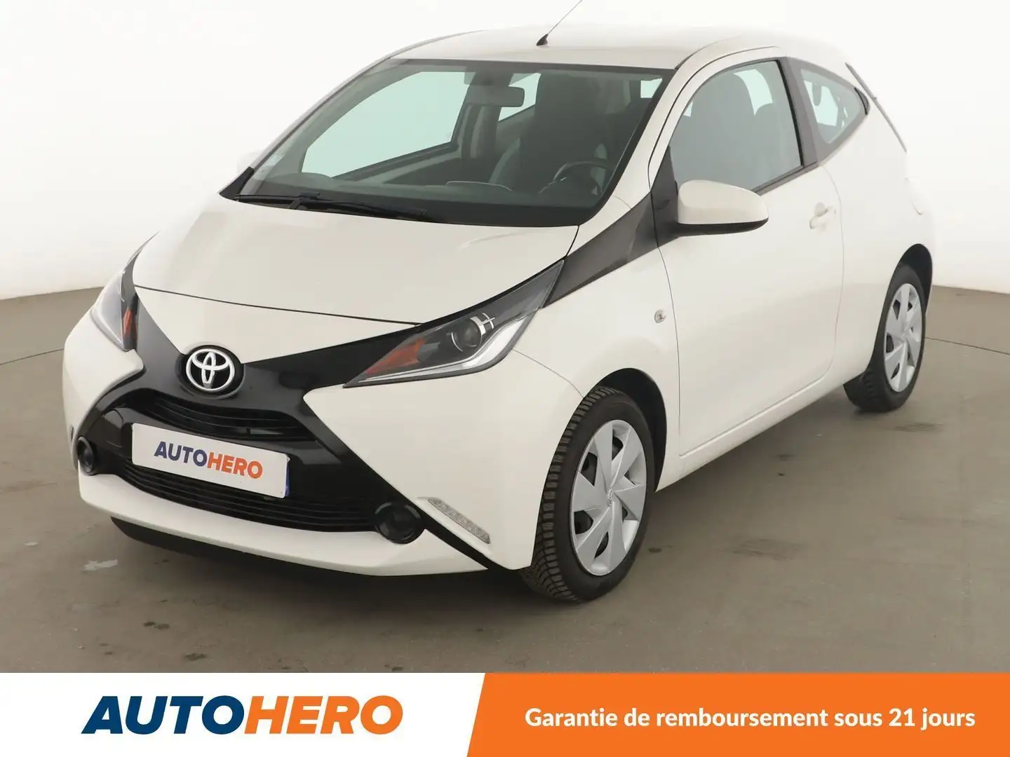 Toyota Aygo 1.0 VVT-i X-Play Blanc - 1