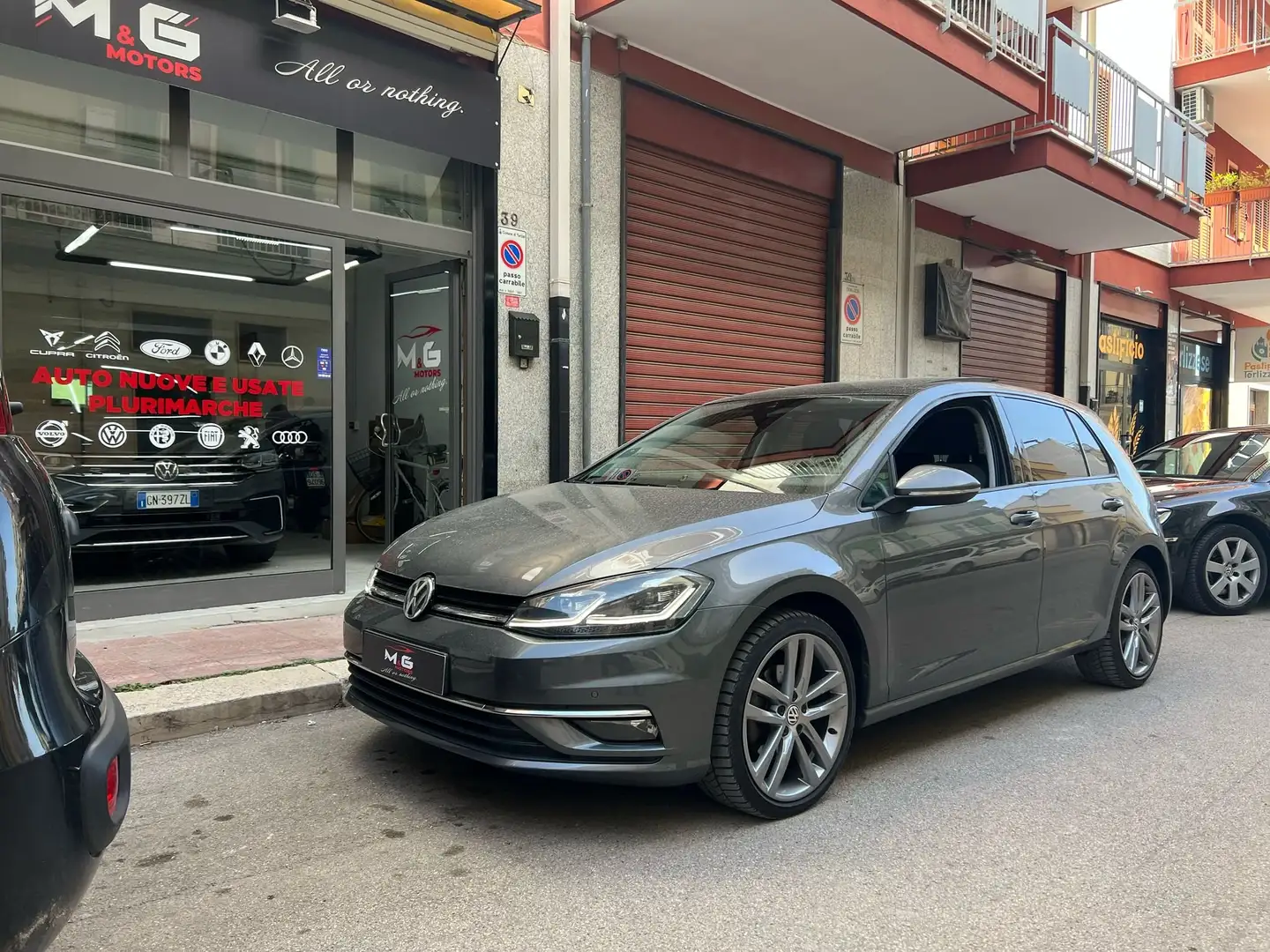 Volkswagen Golf 5p 2.0 tdi R LINE 150cv Gris - 1
