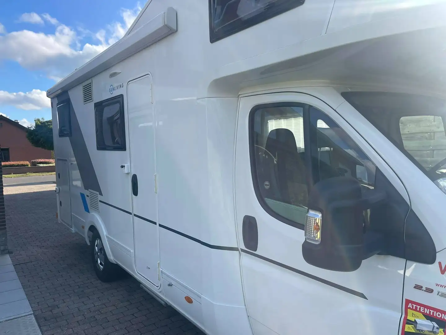 Caravans-Wohnm Adria SUNLIVING A75DP FIAT 2.3 130pk Weiß - 2