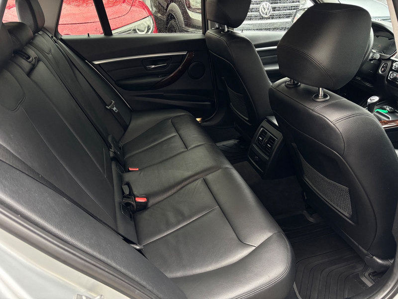 BMW 320 d Luxury Line -LED-Navi-Leder-TOP Zustand — photo 9