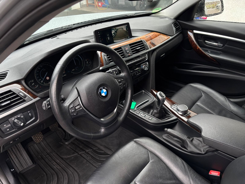 BMW 320 d Luxury Line -LED-Navi-Leder-TOP Zustand — photo 6