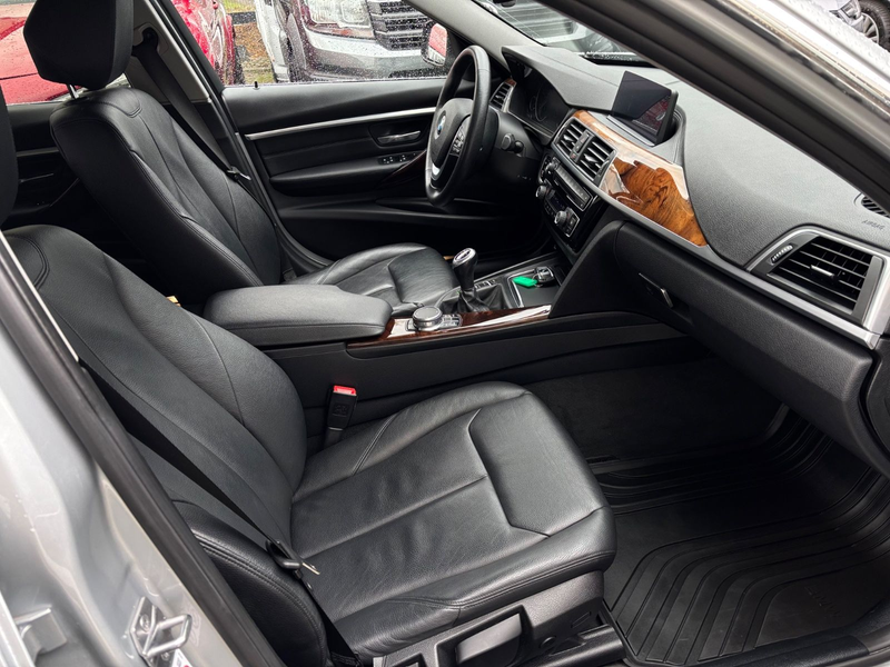 BMW 320 d Luxury Line -LED-Navi-Leder-TOP Zustand — photo 7