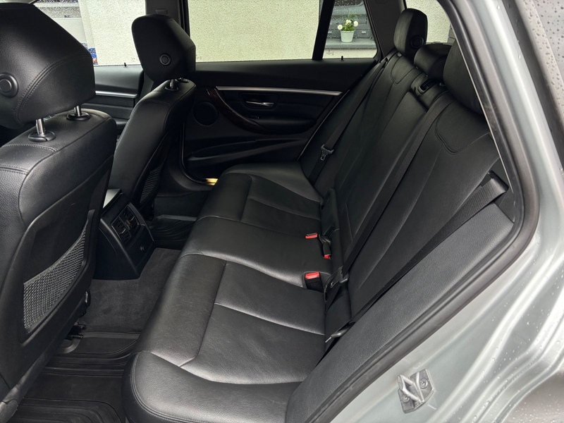 BMW 320 d Luxury Line -LED-Navi-Leder-TOP Zustand — photo 8