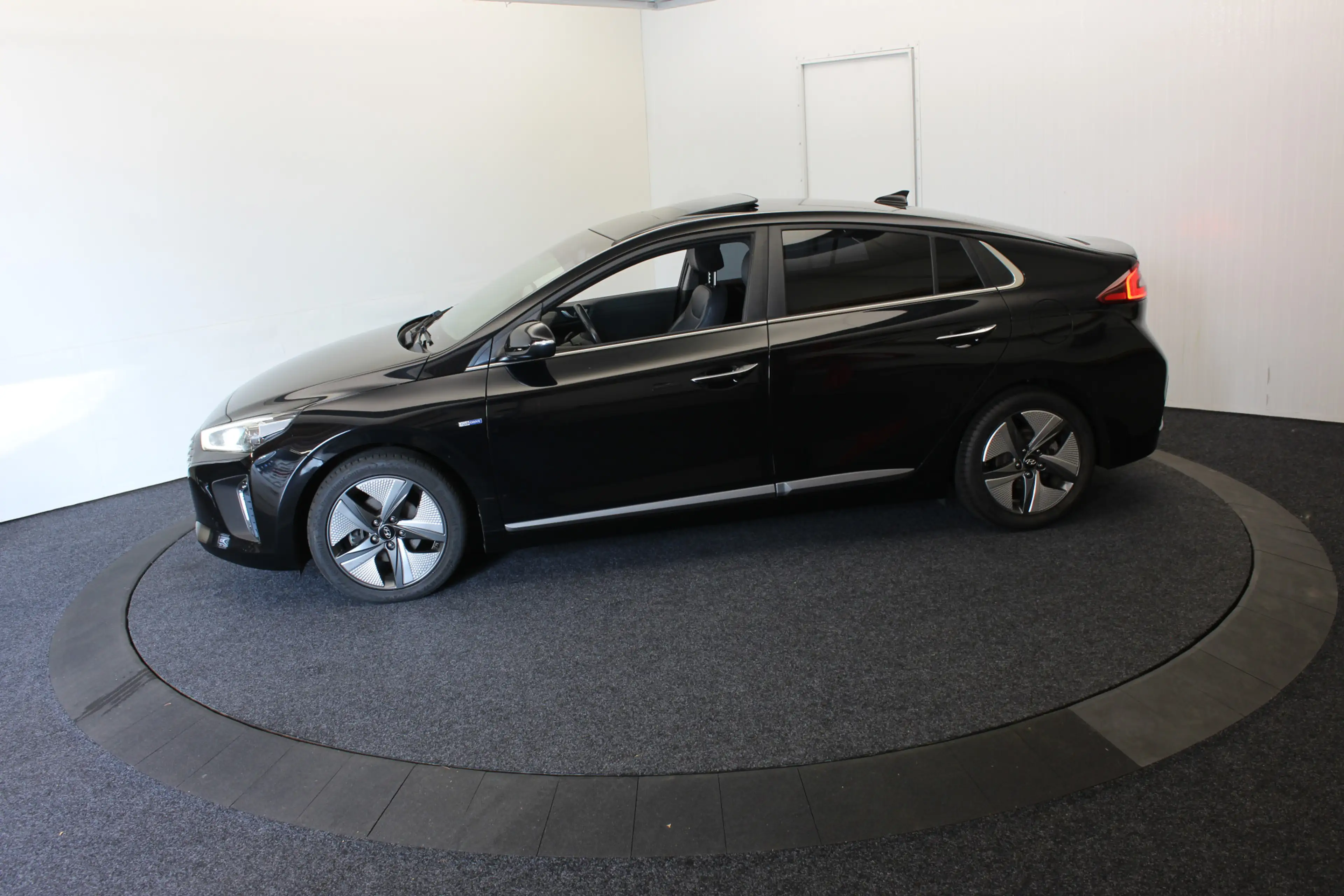 Hyundai IONIQ 1.6 GDi Premium Leer Pano PDC Elk. Stoel Adap Crui — photo 11