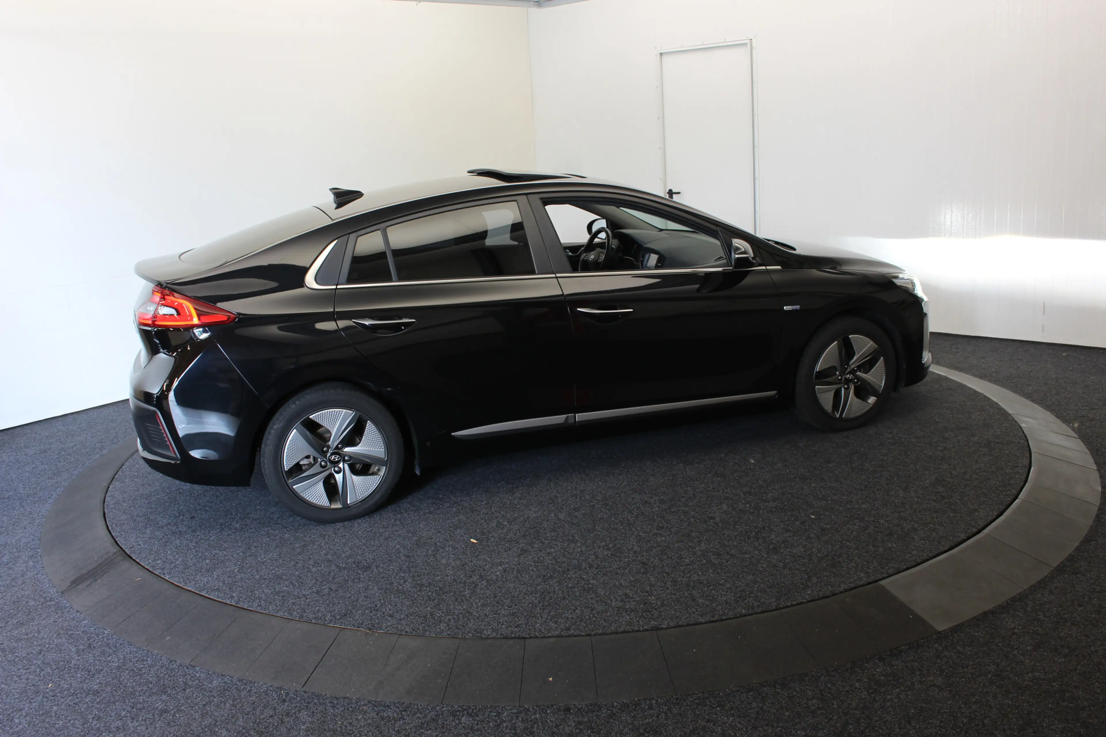 Hyundai IONIQ 1.6 GDi Premium Leer Pano PDC Elk. Stoel Adap Crui — photo 12