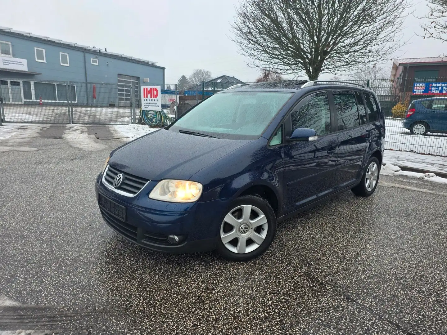 Volkswagen Touran Highline-7 SITZER-AHK-TÜV NEU Blau - 1