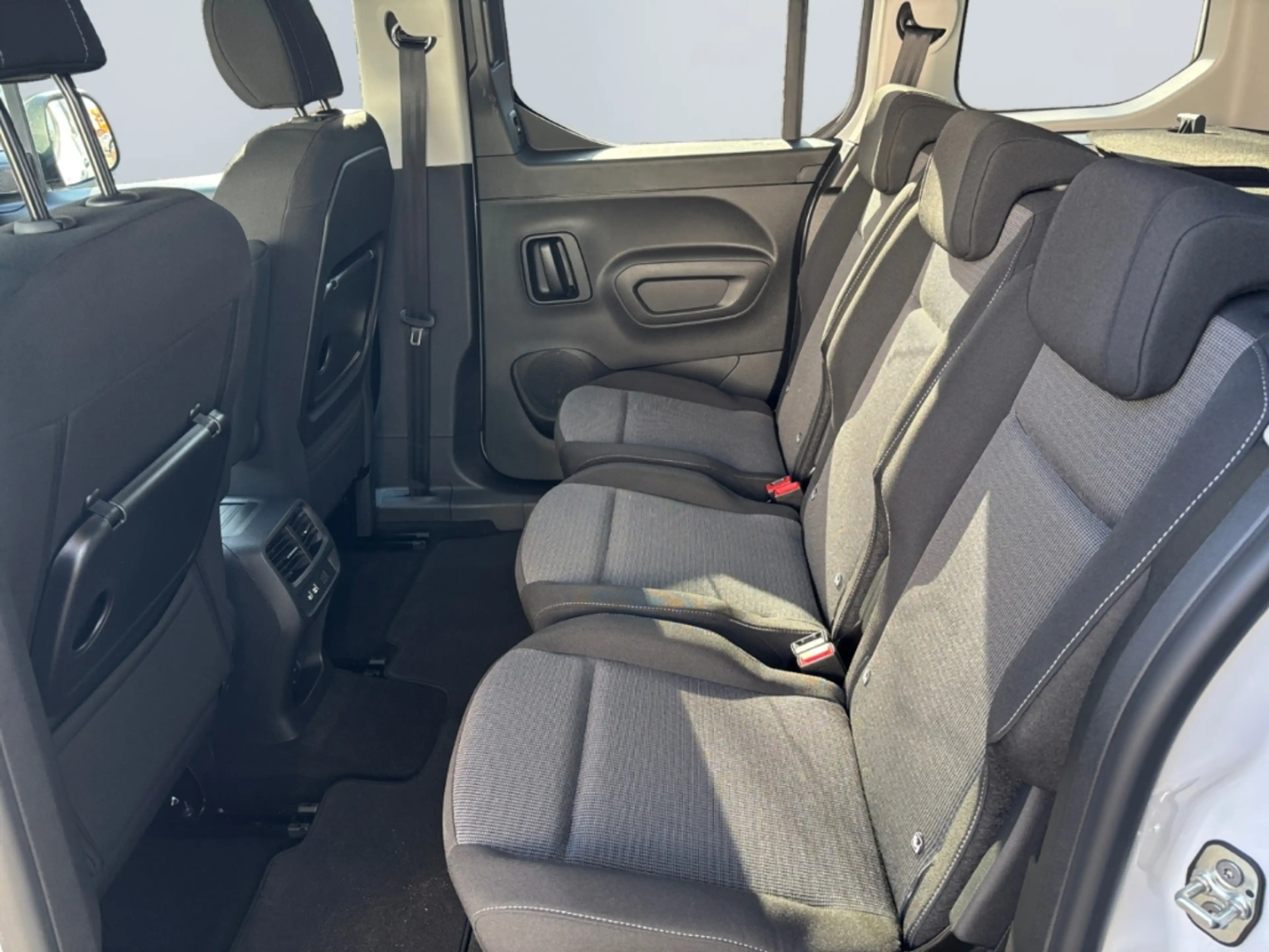 Toyota Proace City Verso BEV 50 kWh ECV 5 Türen - Sitze — photo 15