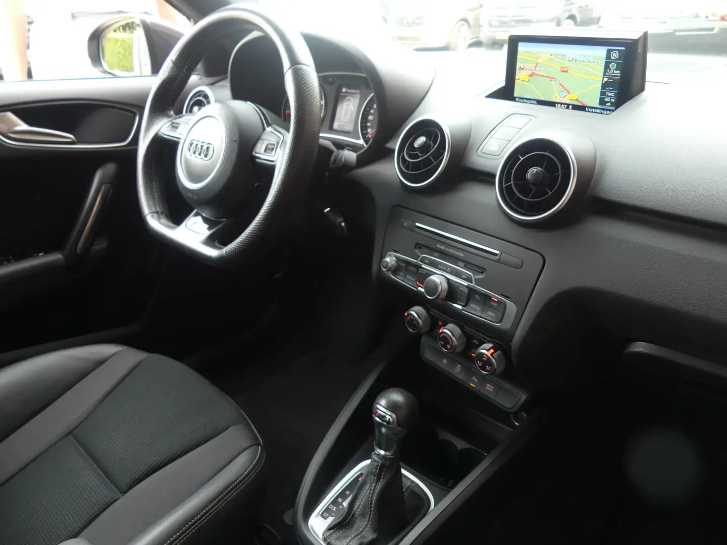 Audi A1 Sportback 1.8 TFSI Sport Pro Line S Grijs - 2