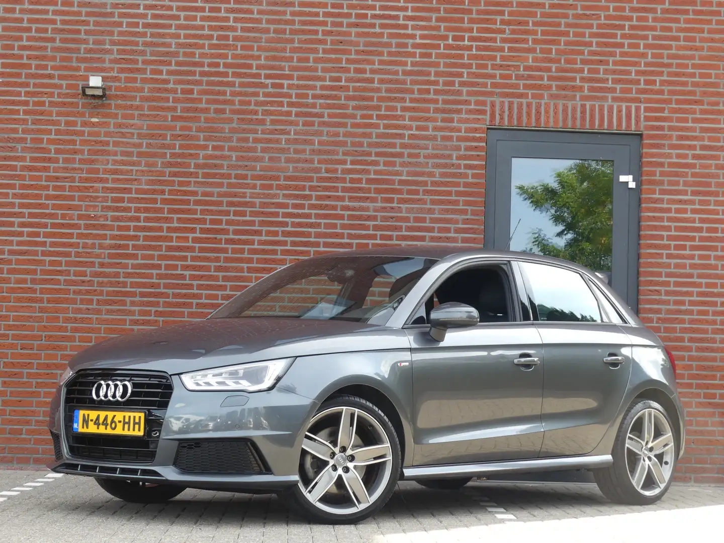 Audi A1 Sportback 1.8 TFSI Sport Pro Line S Grijs - 1