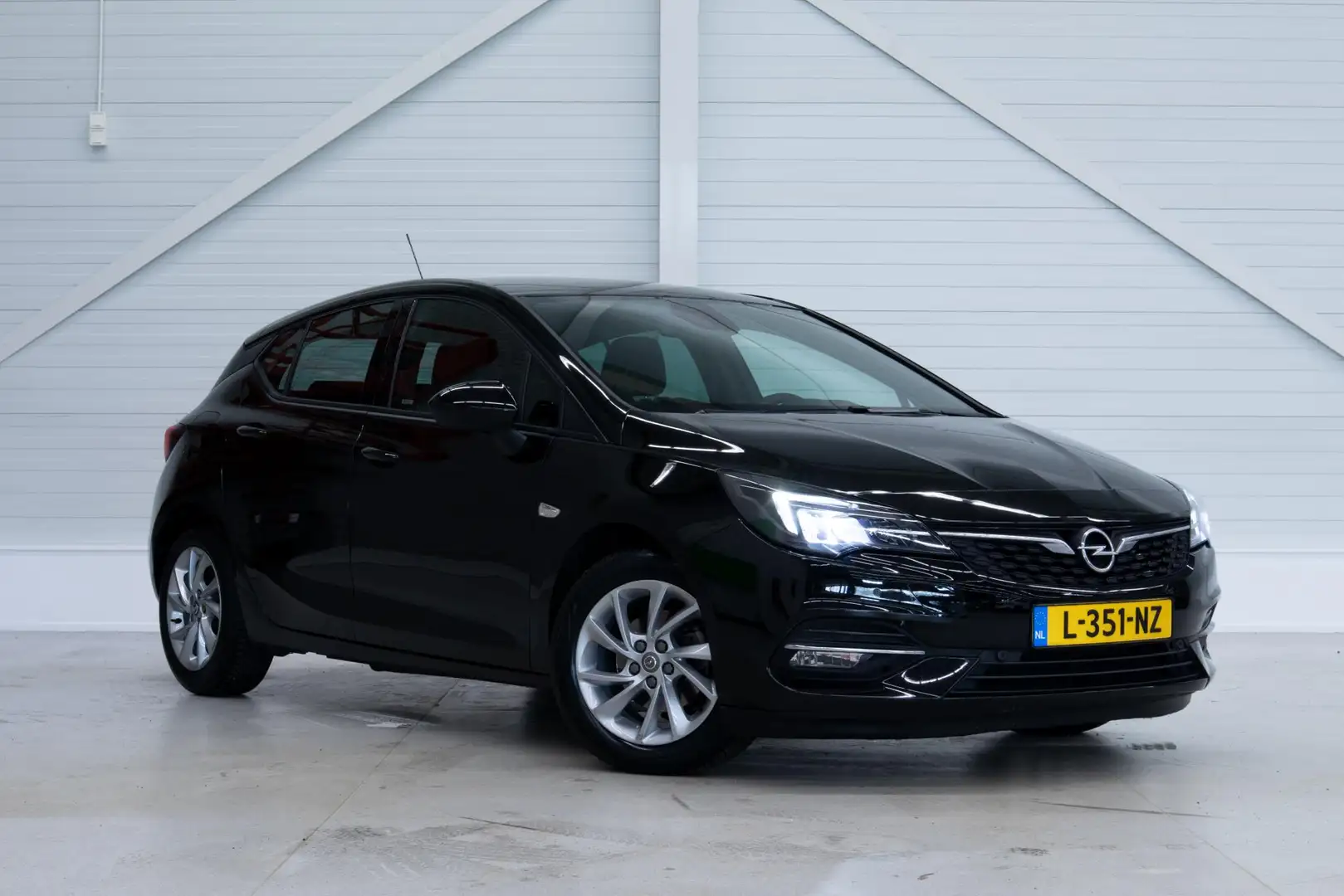 Opel Astra 1.4 Edition Zwart - 1