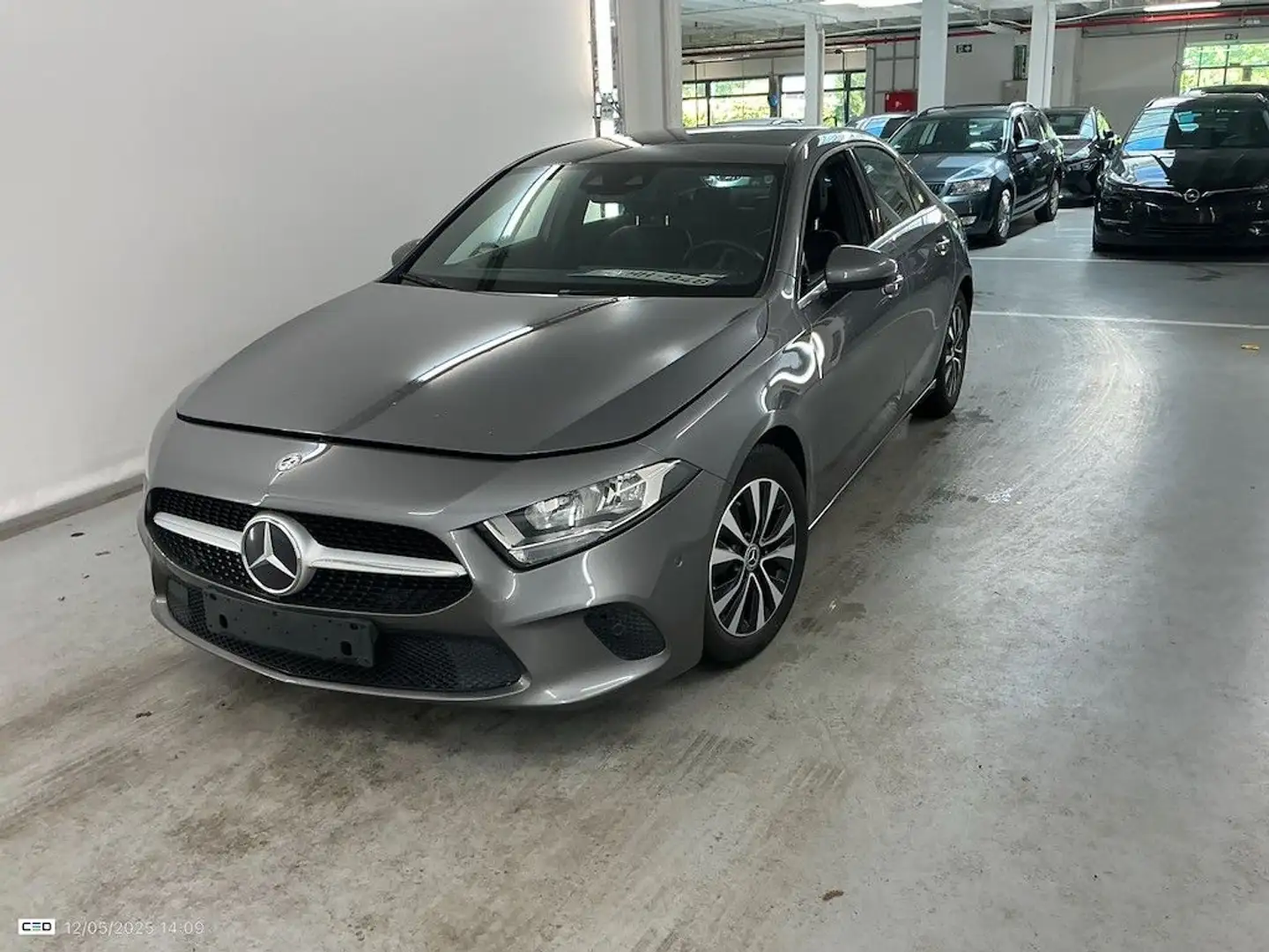 Mercedes-Benz A 180 A -Klasse Lim. A 180 d, 2L, LEDER Grau - 2