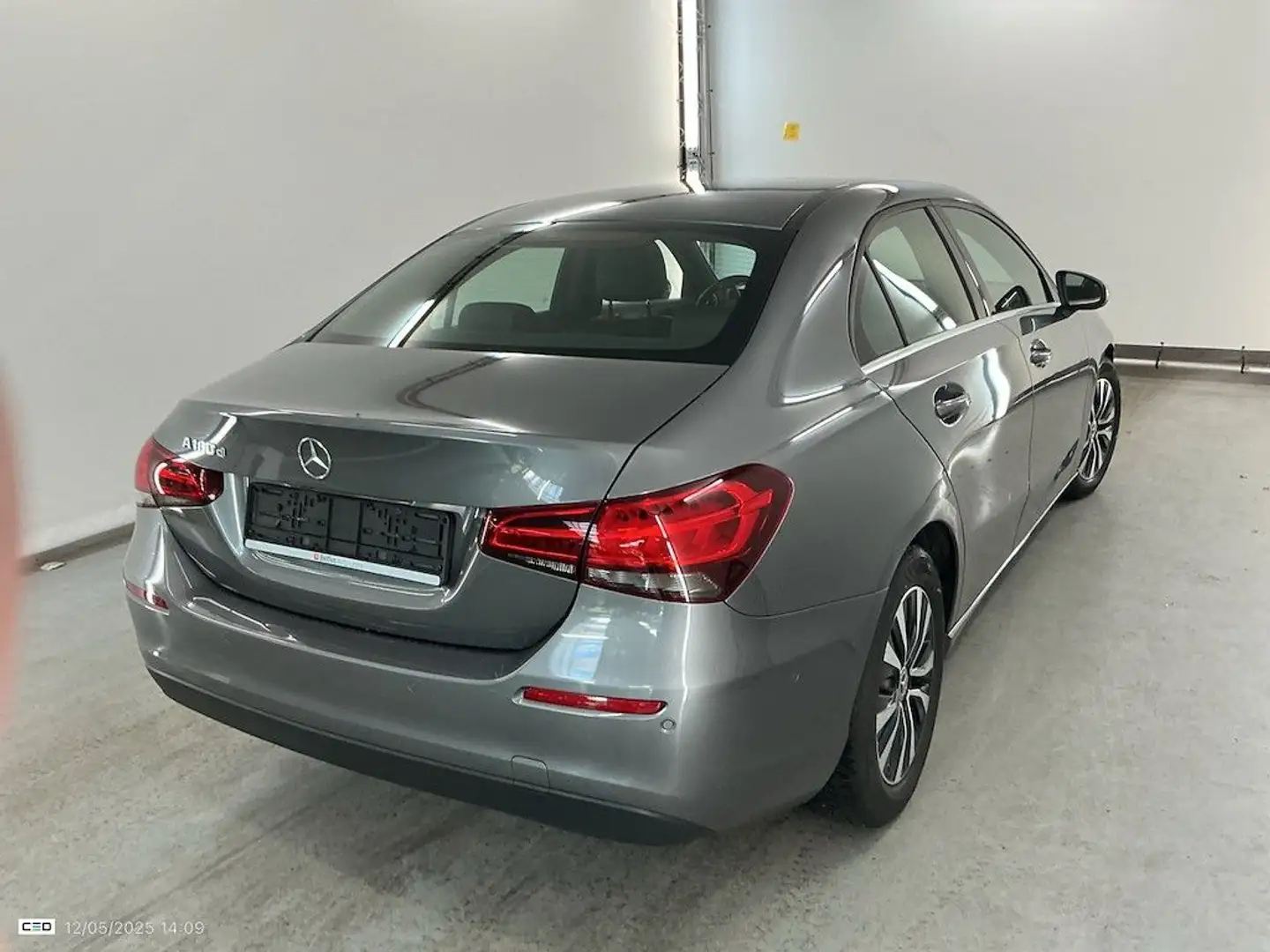 Mercedes-Benz A 180 A -Klasse Lim. A 180 d, 2L, LEDER Grau - 1
