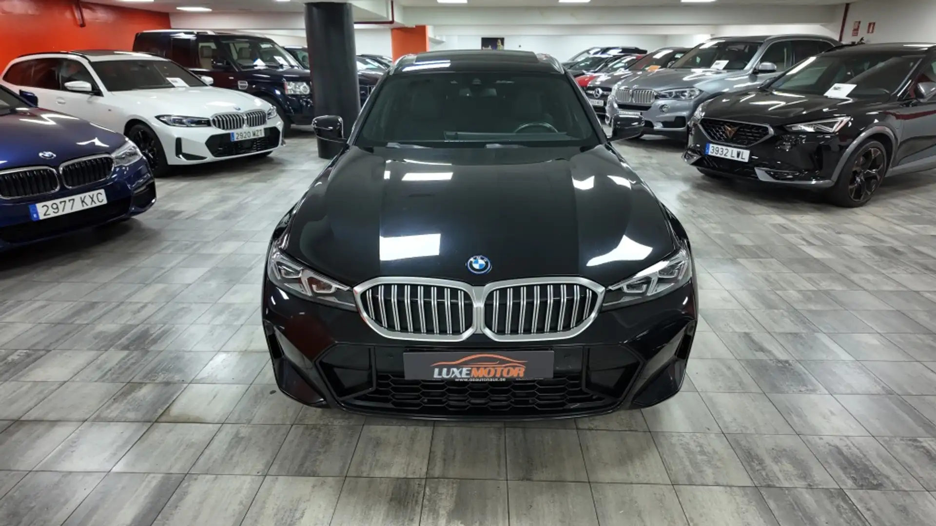 BMW 330 330e xDrive Touring M Sport Negro - 2