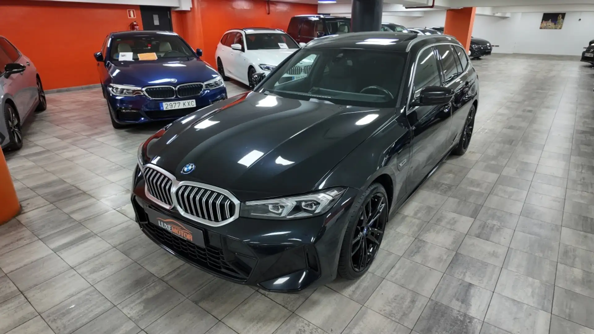 BMW 330 330e xDrive Touring M Sport Negro - 1