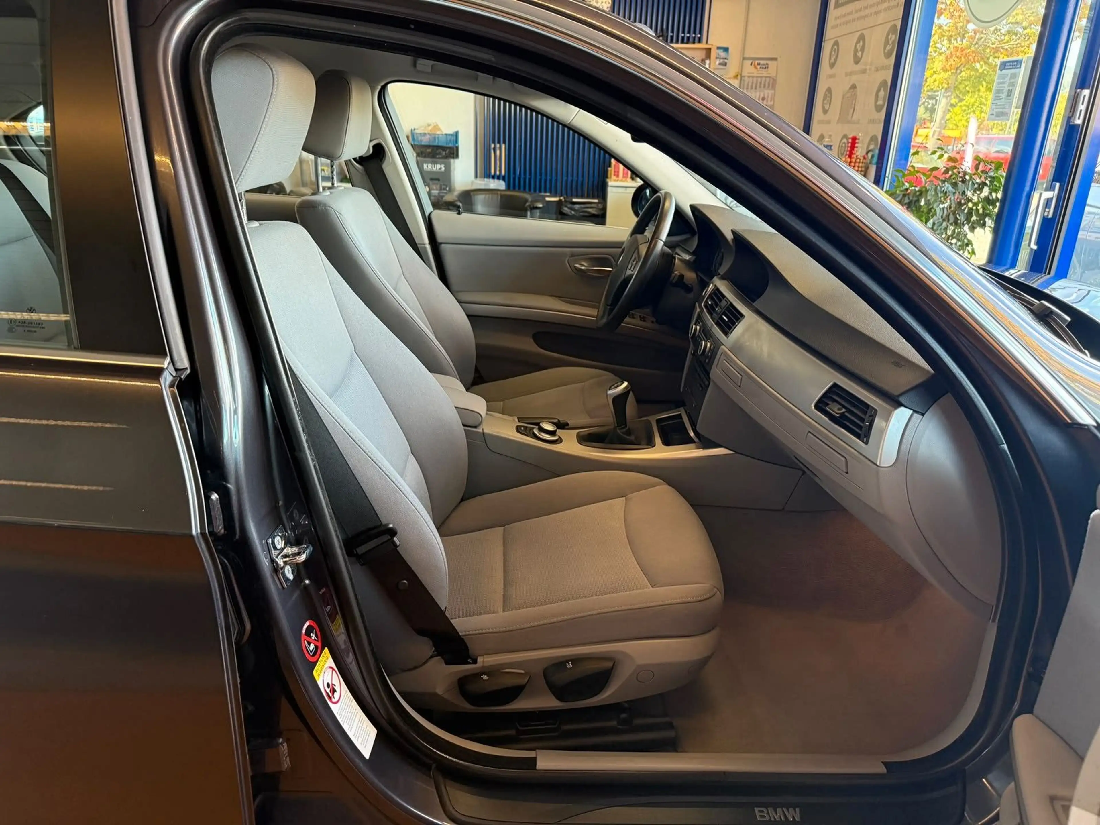 BMW 325 i Limousine 1. Hand / Navi / Xenon / Sitzheiz — photo 13