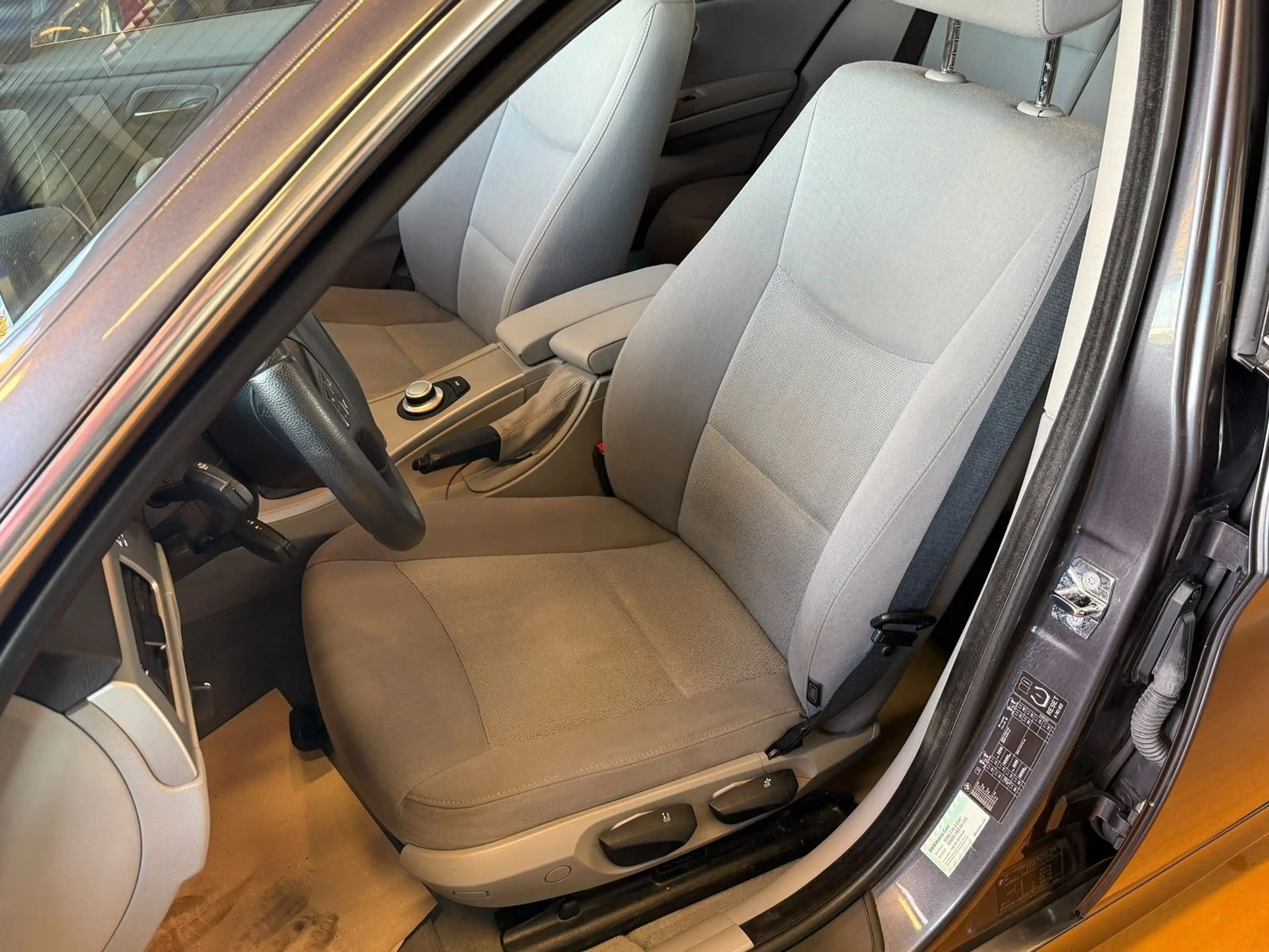 BMW 325 i Limousine 1. Hand / Navi / Xenon / Sitzheiz — photo 8