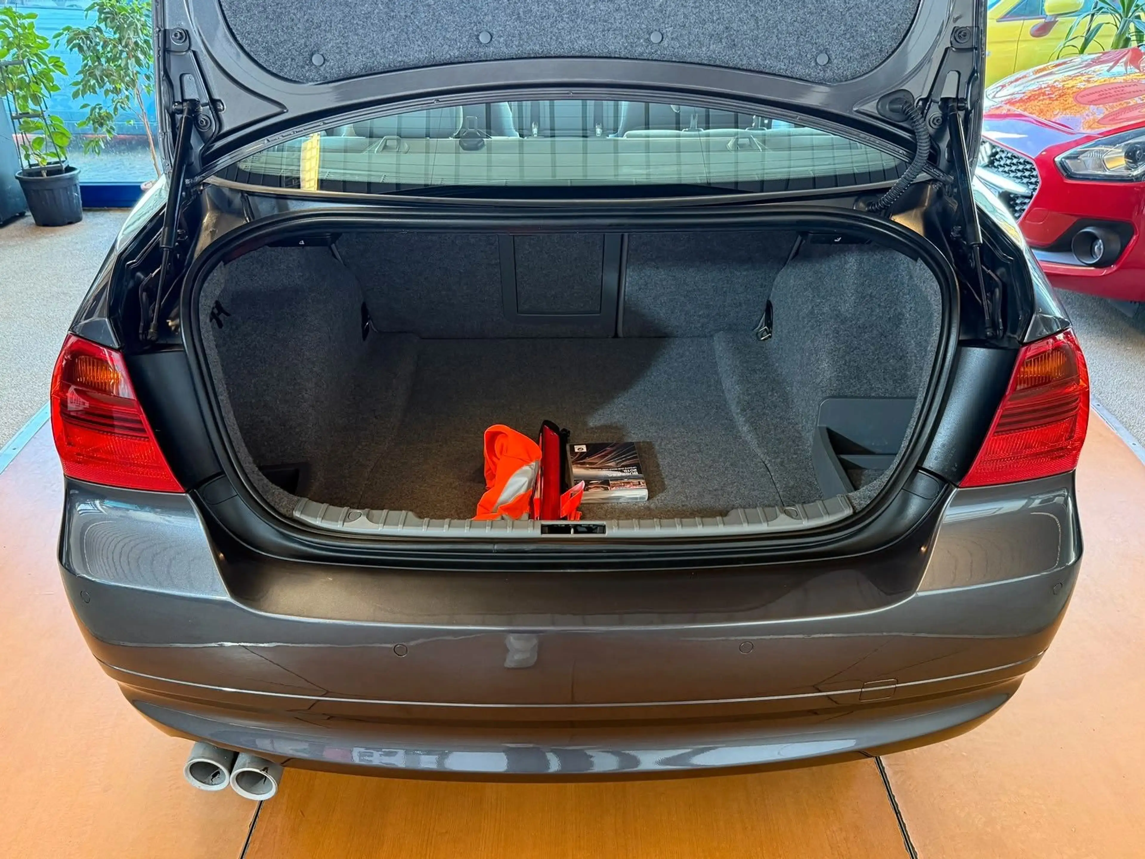 BMW 325 i Limousine 1. Hand / Navi / Xenon / Sitzheiz — photo 11