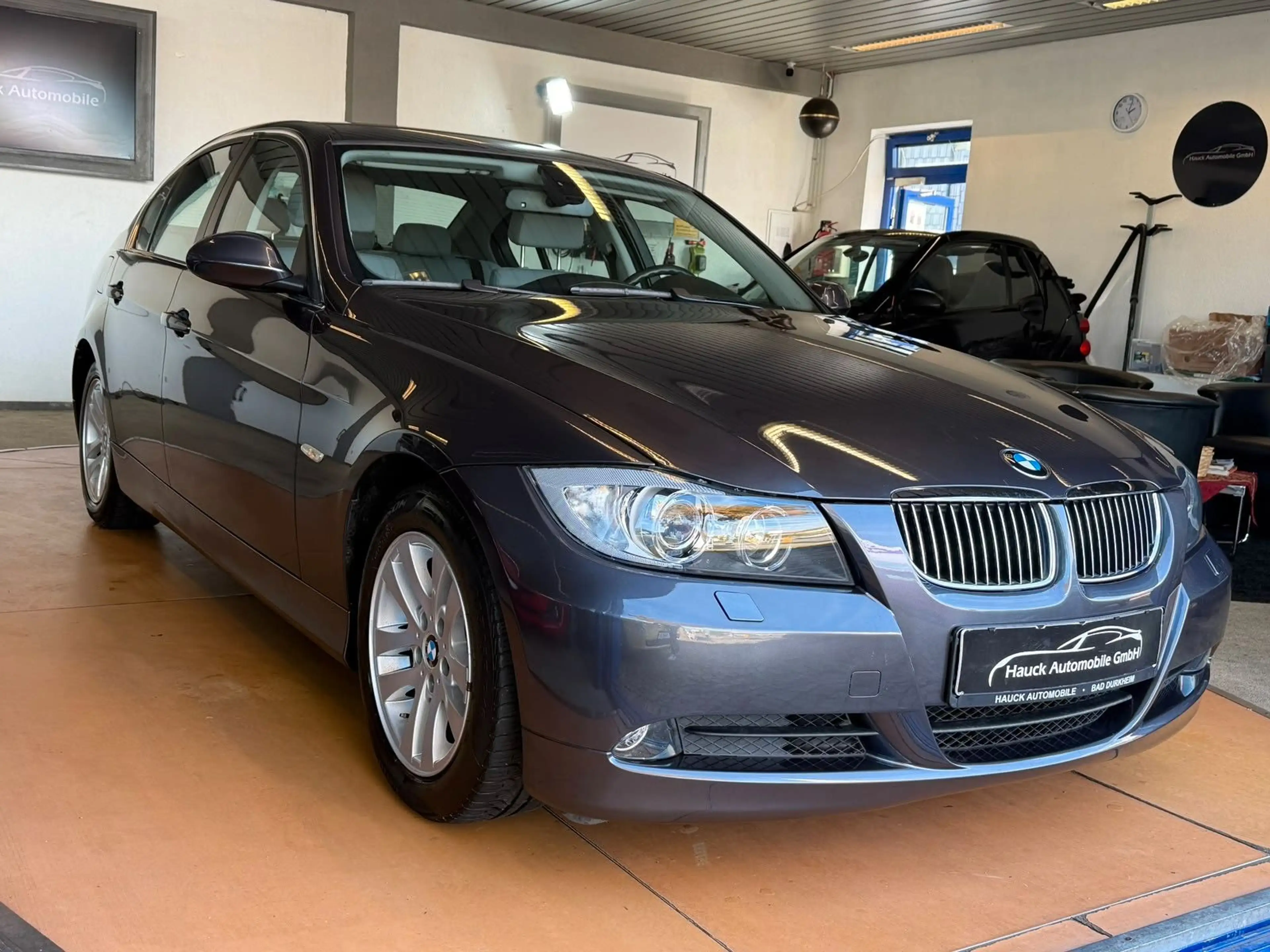 BMW 325 i Limousine 1. Hand / Navi / Xenon / Sitzheiz — photo 6