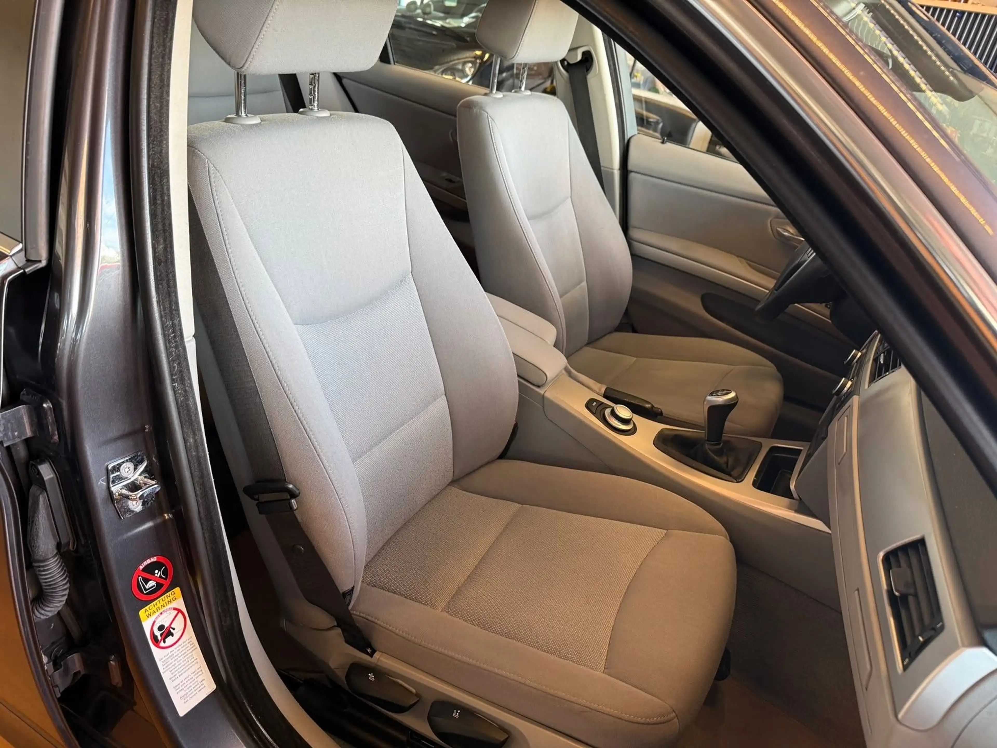 BMW 325 i Limousine 1. Hand / Navi / Xenon / Sitzheiz — photo 14