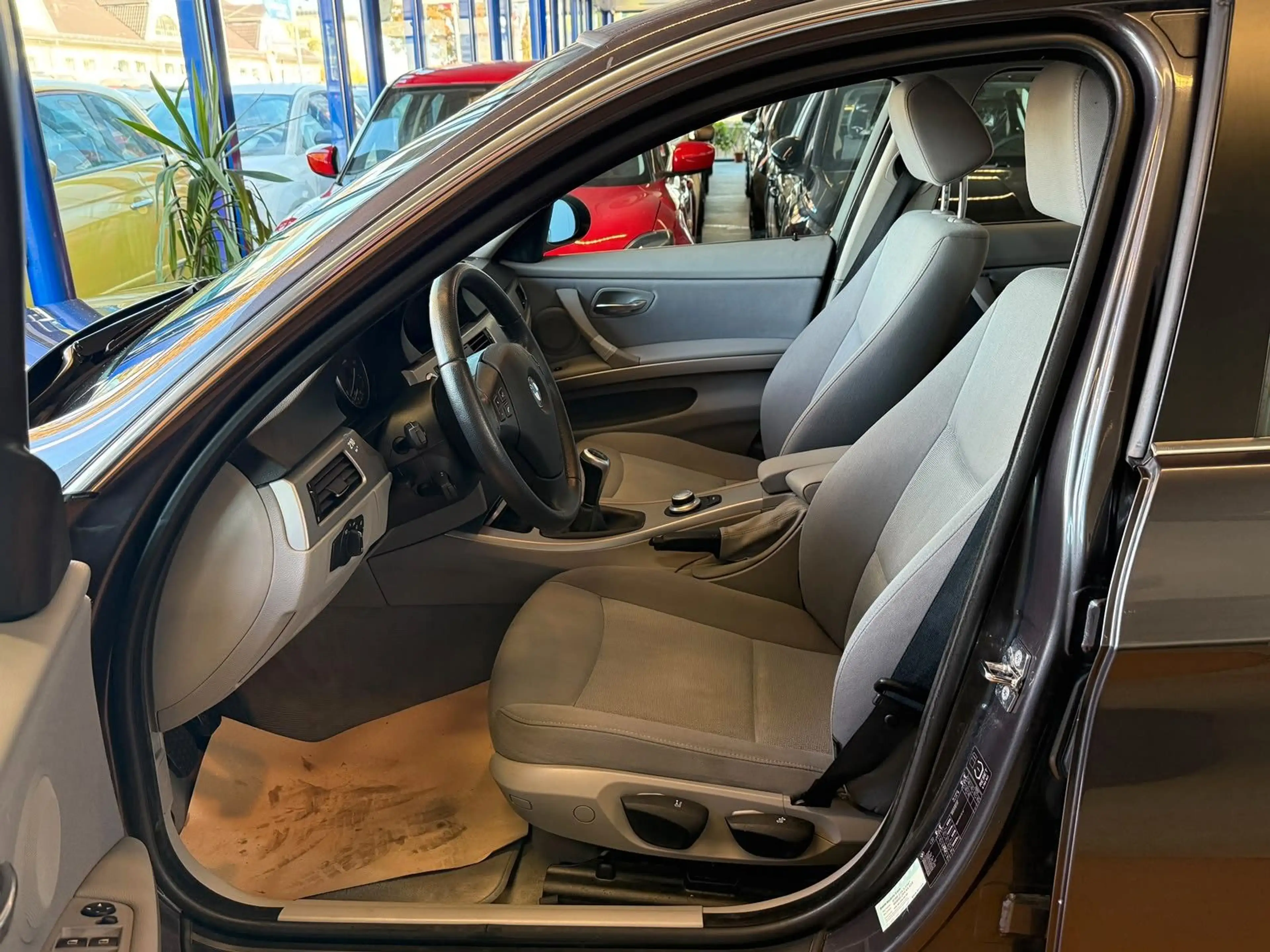 BMW 325 i Limousine 1. Hand / Navi / Xenon / Sitzheiz — photo 9