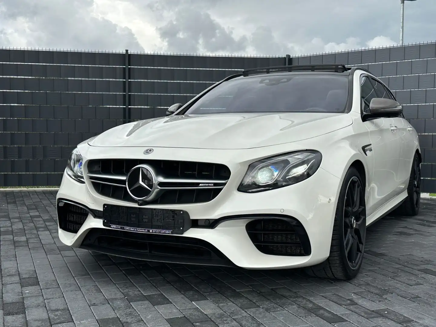 Mercedes-Benz E 63 AMG S T*PANO*KERAMIK*NIGHT*DISTR+*360*WIDE* Weiß - 1