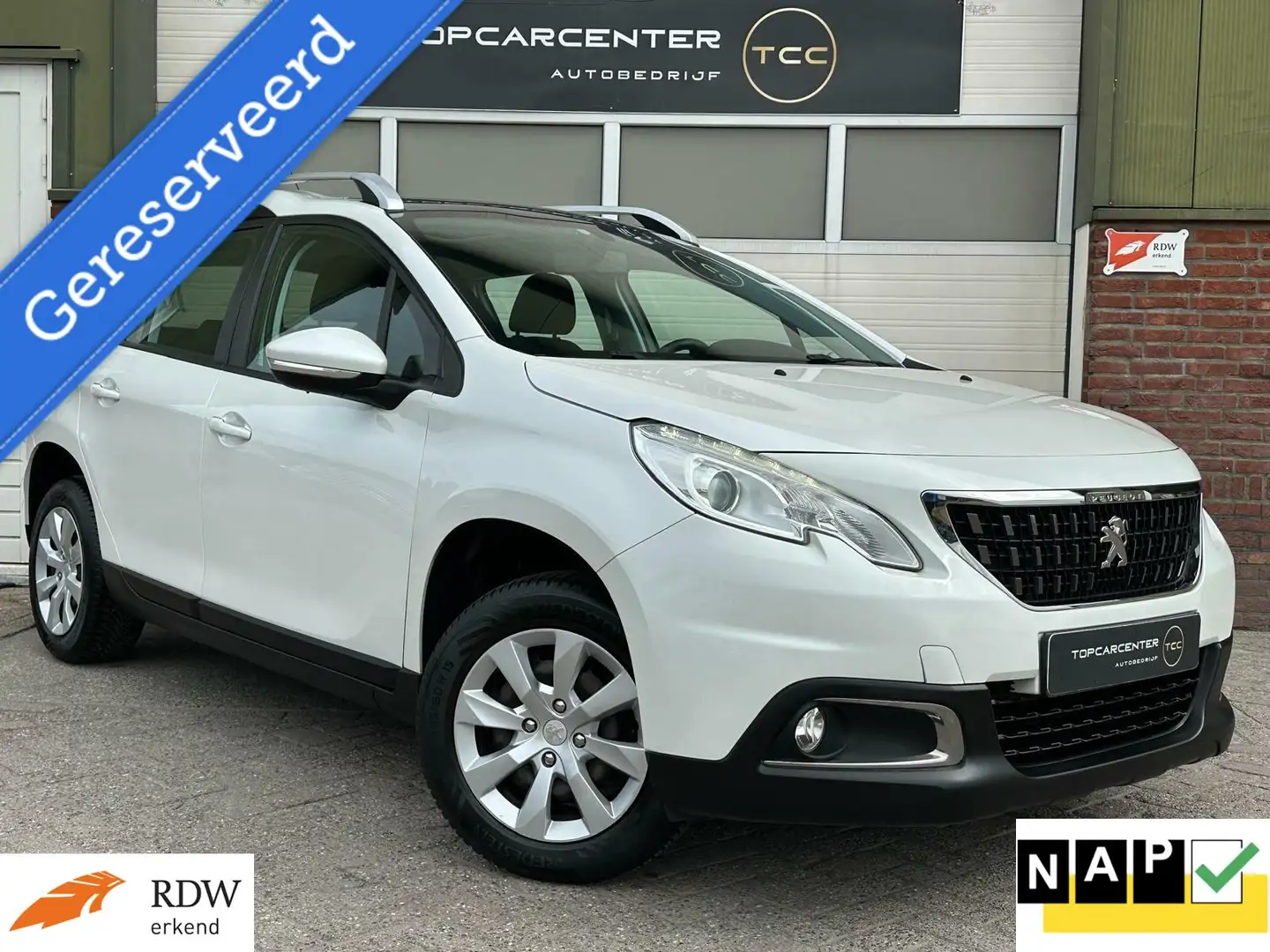 Peugeot 2008 1.2 PureTech Blue Lion/PANO/PAKRS/NAVI/APK/NAP Wit - 1