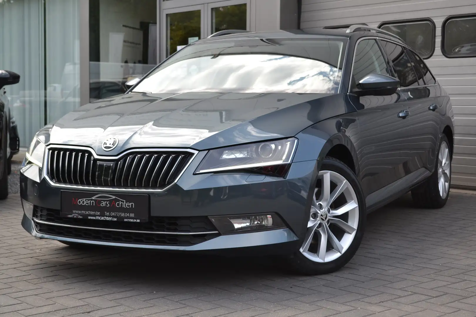 Skoda Superb Superb Combi 1.6 TDI DSG Ambition Grijs - 1