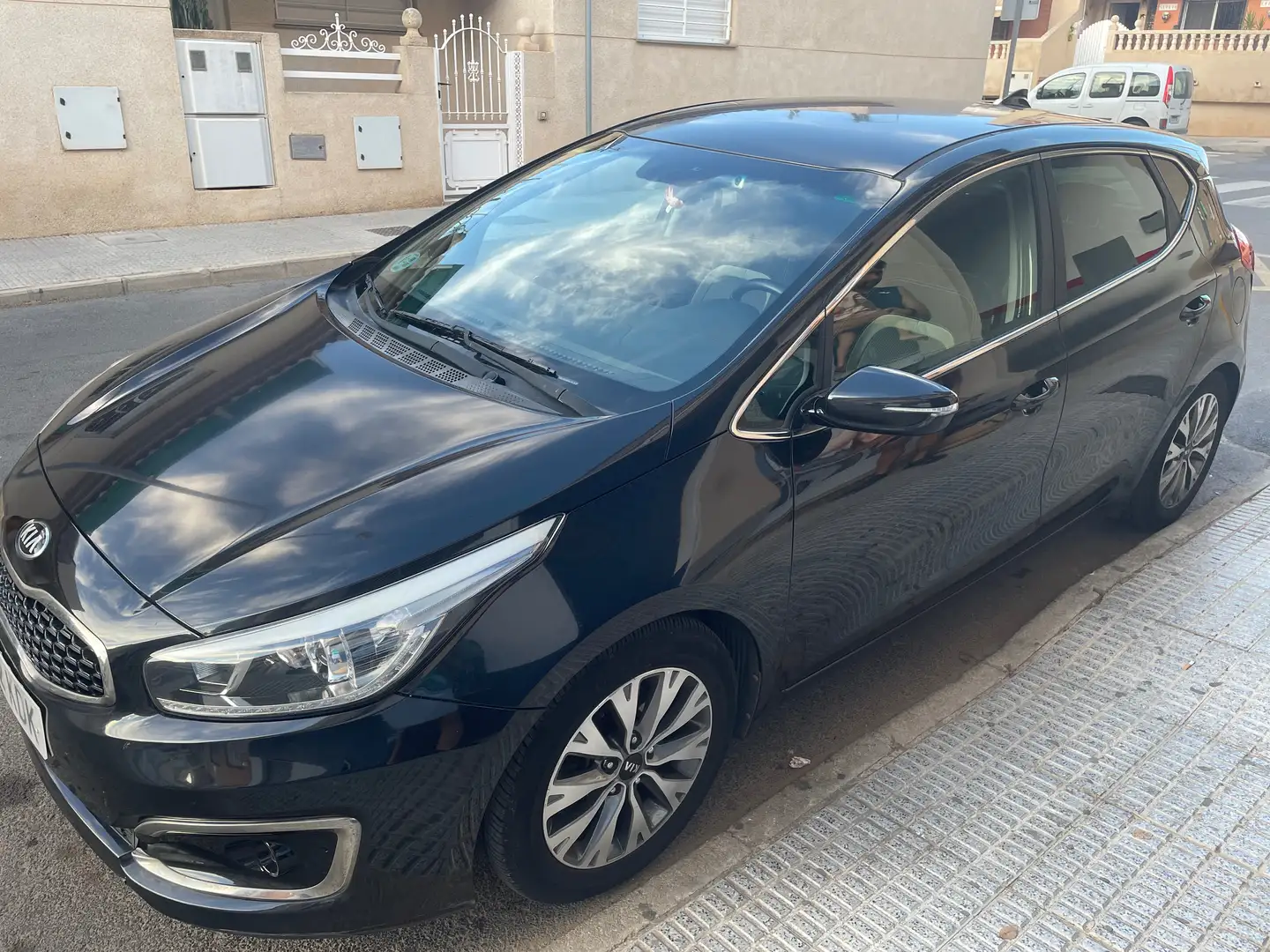 Kia Ceed / cee'd Ceed 1.0 T-GDI Eco-Dynamics x-Tech17 100 x-Tech17 Negro - 1