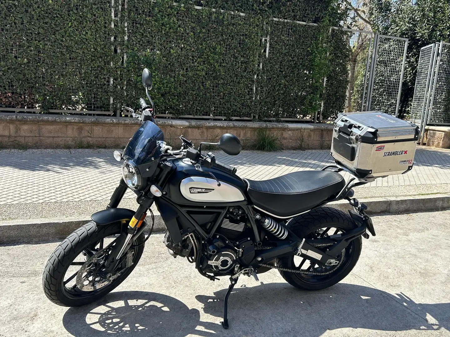Ducati Scrambler Icon Dark - 1