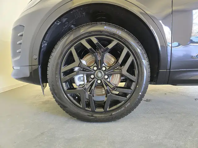 Land Rover Discovery Sport view 9