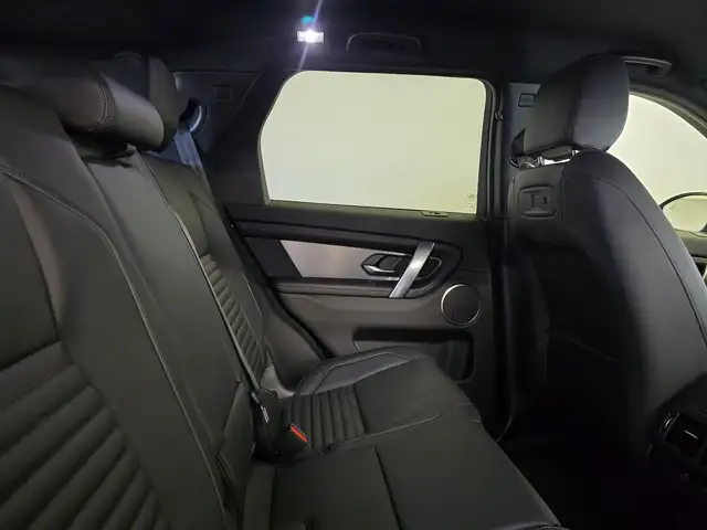 Land Rover Discovery Sport view 5