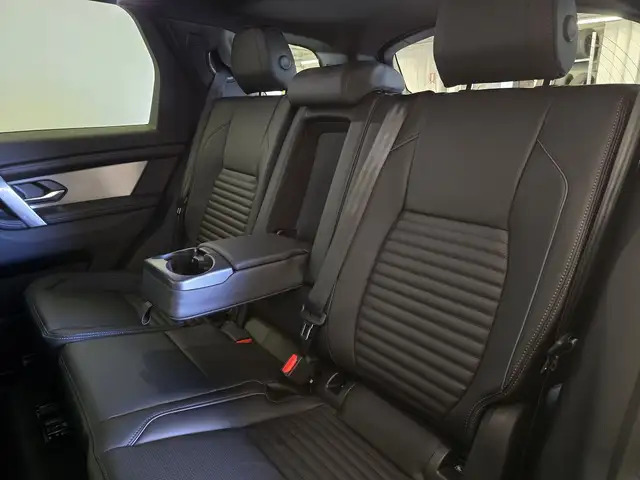 Land Rover Discovery Sport view 15
