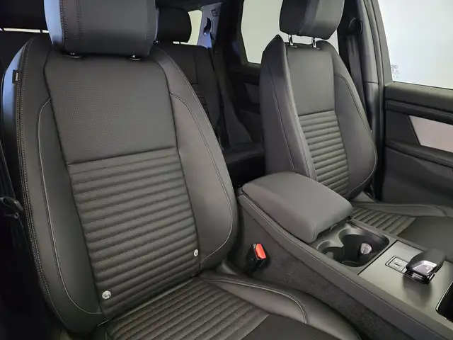 Land Rover Discovery Sport view 14