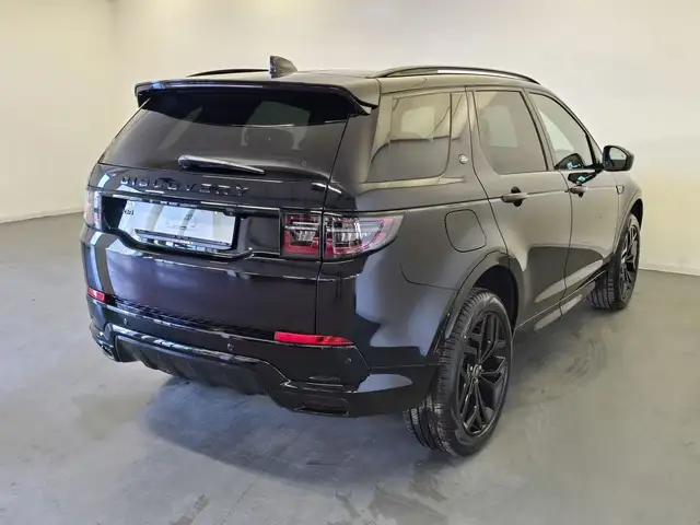Land Rover Discovery Sport view 2