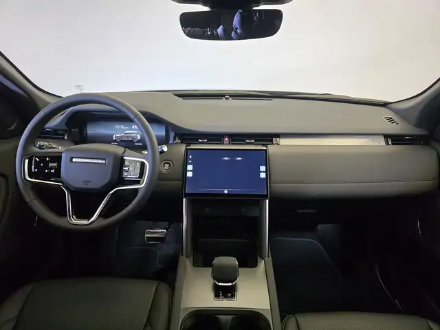 Land Rover Discovery Sport view 4