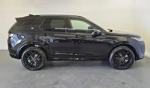 Land Rover Discovery Sport view 6