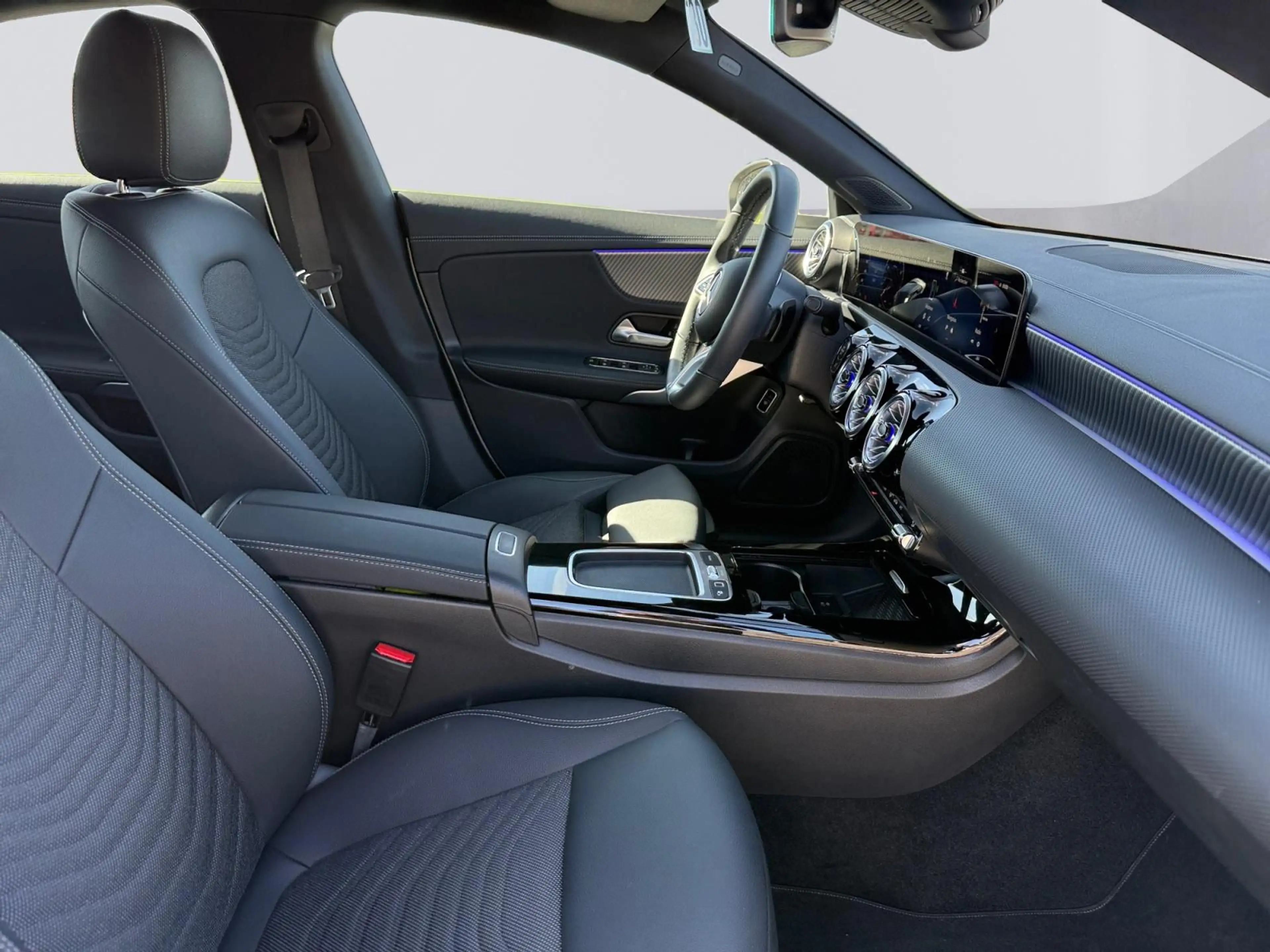Mercedes-Benz CLA 180 Coupé Progressive — photo 12