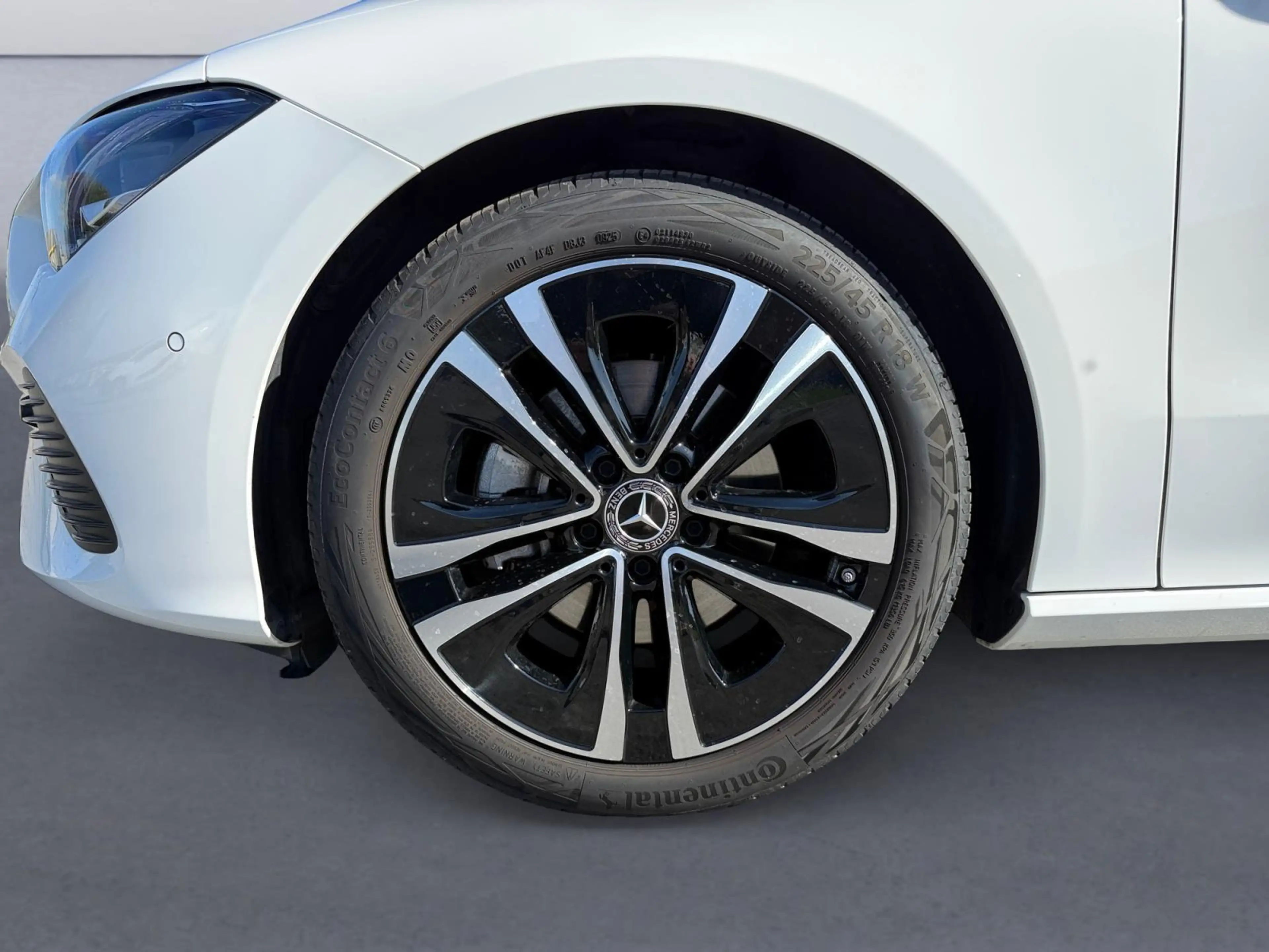 Mercedes-Benz CLA 180 Coupé Progressive — photo 4